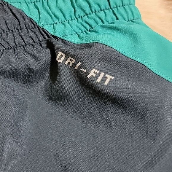 WOMEN'S NIKE DRI-FIT CHARCOAL GRAY AND TALL 3-IN-1 RUNNING SHORTS, SIZE XS - Picture 7 of 7